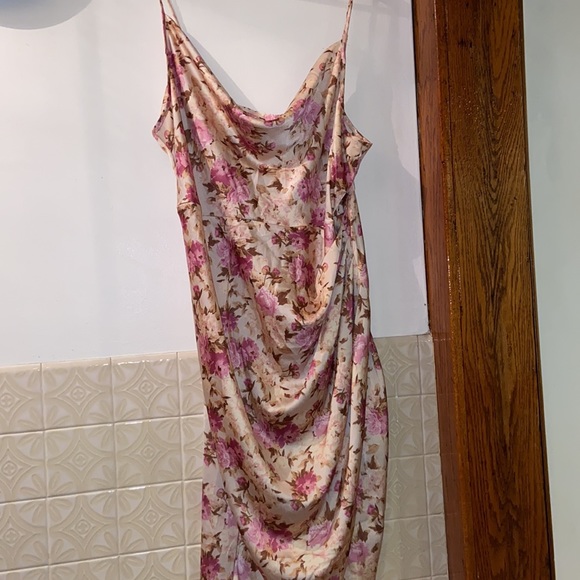 Satin draped staphylococcus dress, left side split - Picture 2 of 4